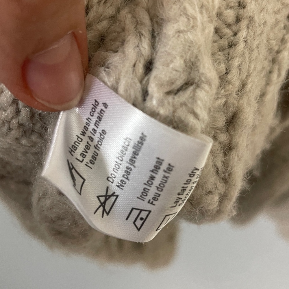 Saltwater Luxe Oatmeal Cardigan Sweater Size Small - Picture 14 of 14